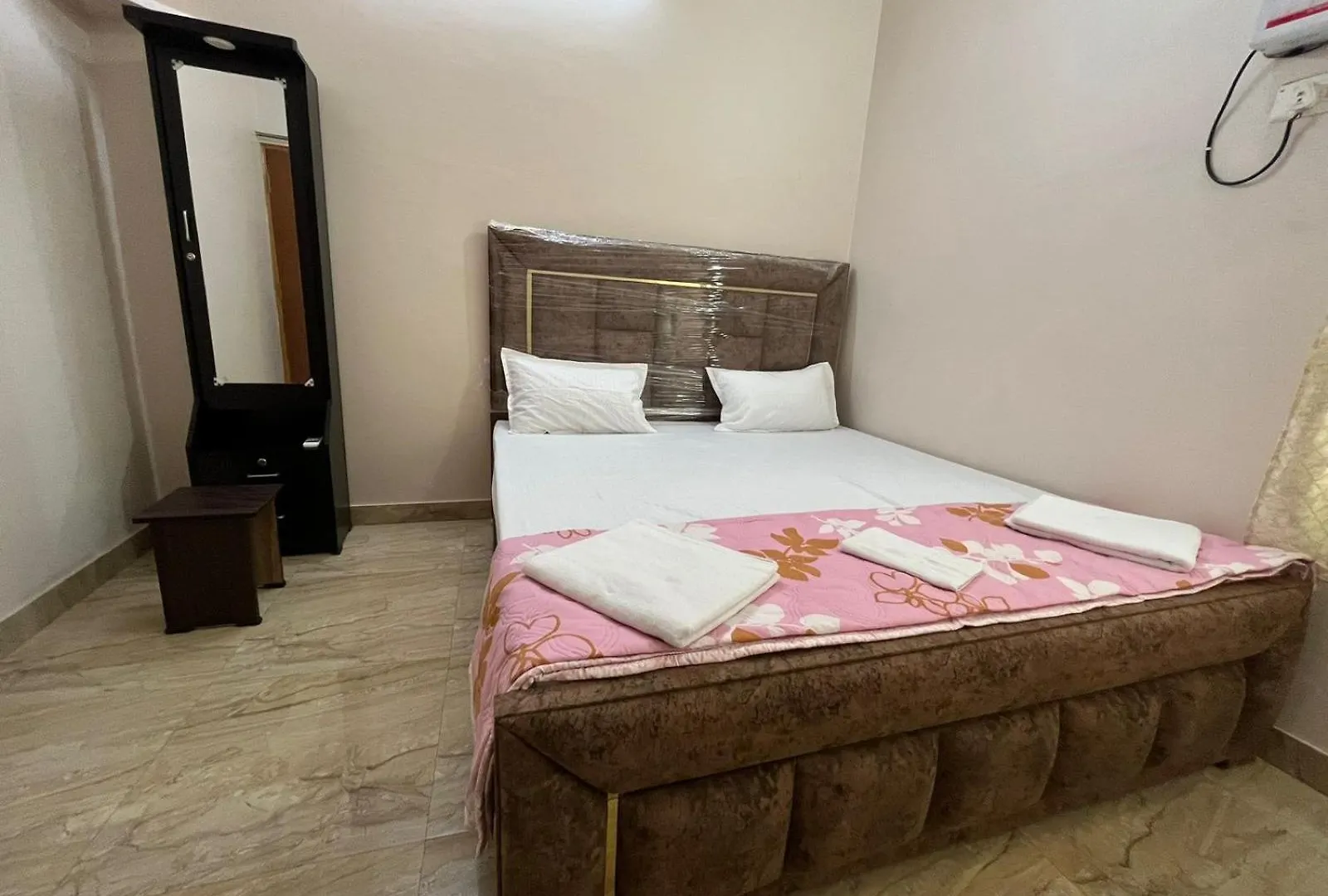 *** Hotel Gauri Shankar Varanasi India