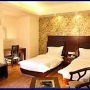 Hotel Vaccinated Staff - Oyo 13758 Xs Residency