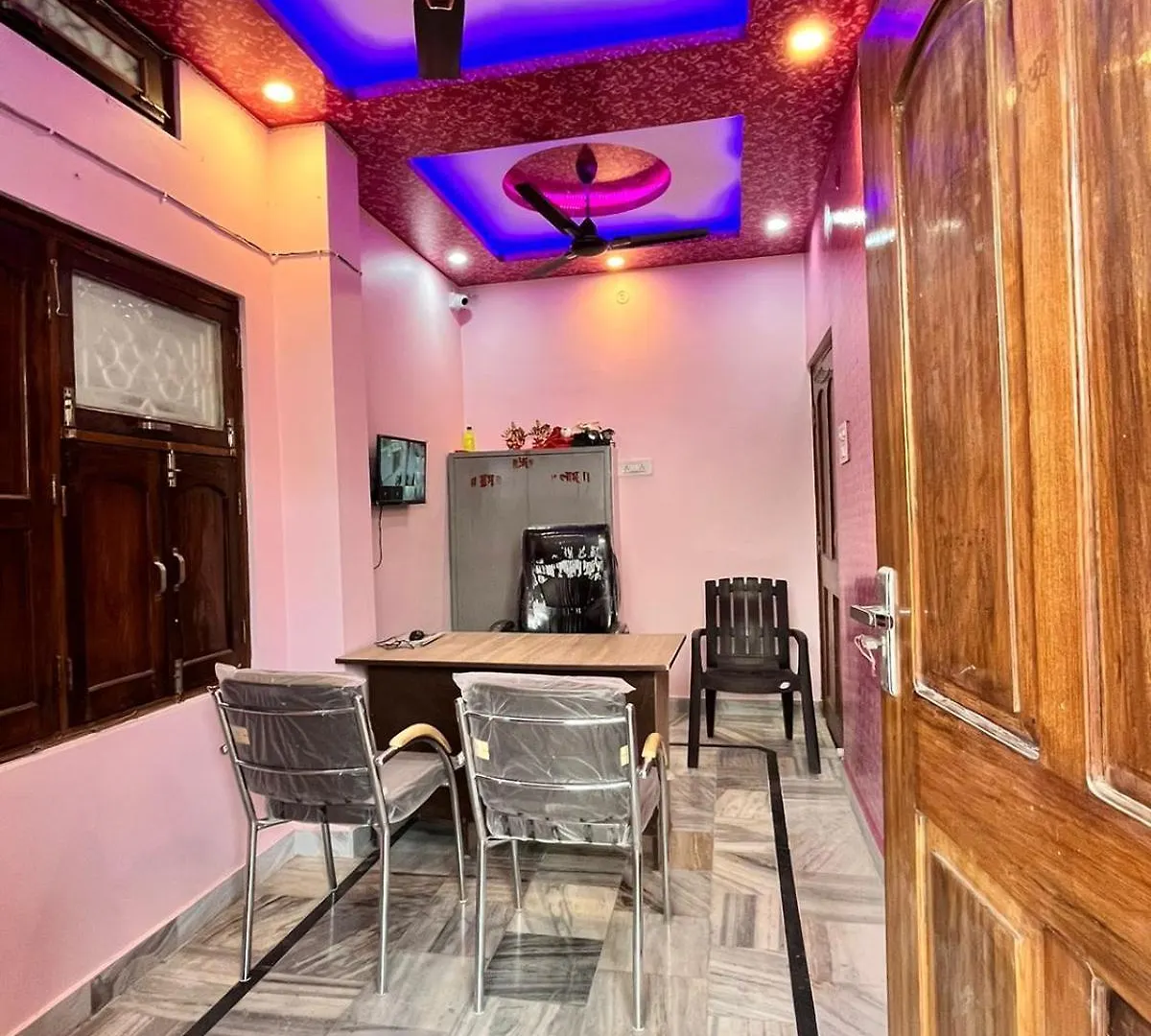 Gauri Shankar Varanasi 3*,